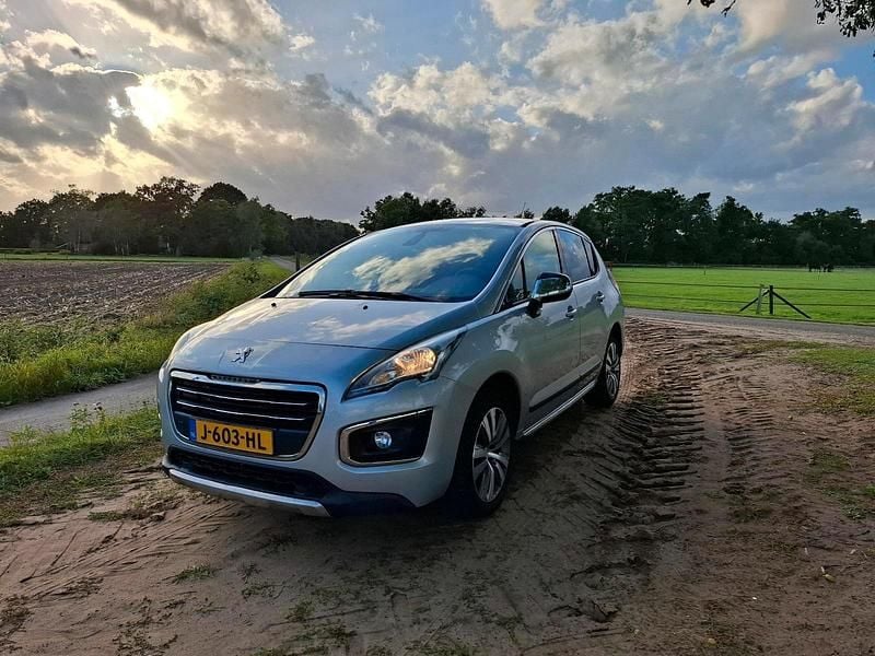 Silber Gebraucht 2015 Peugeot 3008 Limousine | 5.500 € (Fairer Preis) - Bild 1/4