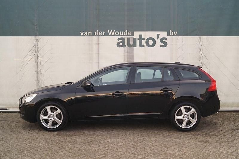 Gebraucht Volvo V60 Kinetic 150 PS (110 kW) 2011 Schwarz Kombi