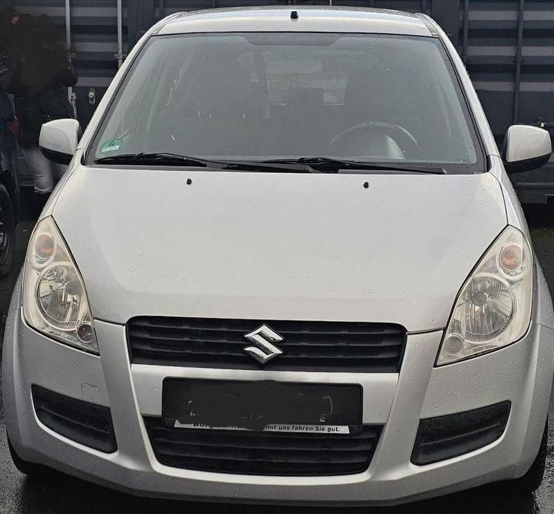 Gebraucht Suzuki Splash Basic 68 PS (50 kW) 2010 Silber Kleinwagen