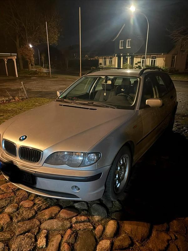Silber Gebraucht 2005 BMW 320 Kombi | 2.800 € (Guter Preis) - Bild 1/4