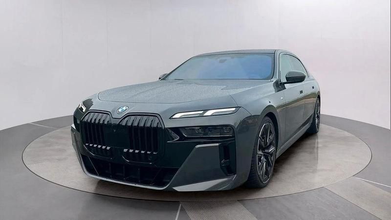 Grau Gebraucht 2023 BMW 740 M Sport Limousine | 87.900 € - Bild 1/4