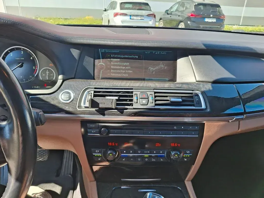 Gebraucht BMW 730L 245 PS (180 kW) 2011 Schwarz Limousine