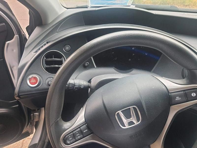 Grau Gebraucht 2010 Honda Civic Sport Limousine | 6.000 € (Fairer Preis) - Bild 1/4