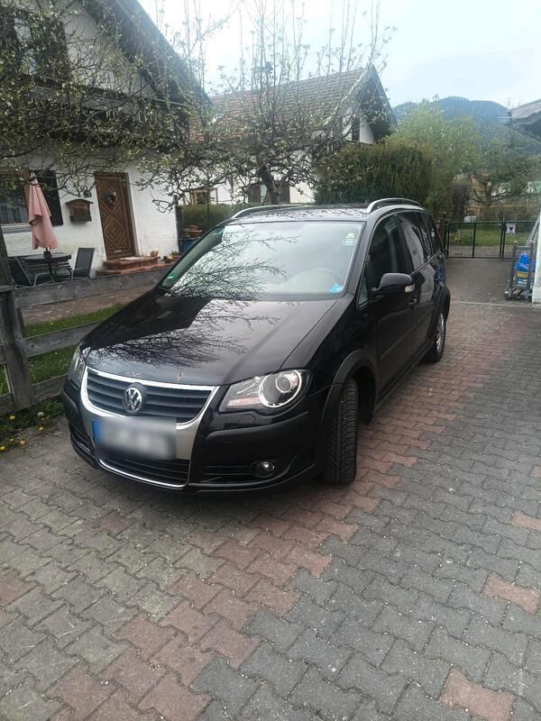 Schwarz Gebraucht 2008 VW Touran Cross Van / Kleinbus | 4.200 € (Fairer Preis) - Bild 1/3