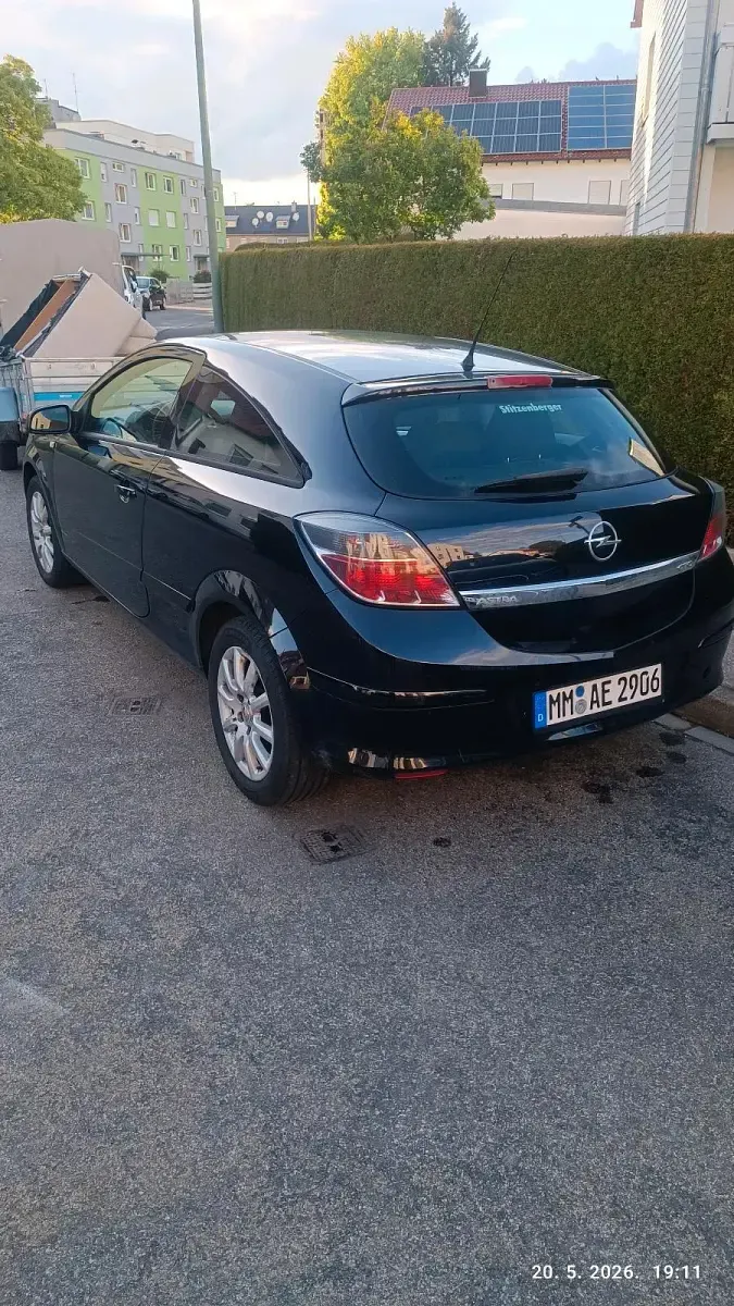 Używany Opel Astra GTC 115 KM (84 kW) 2009 Czarny Hatchback