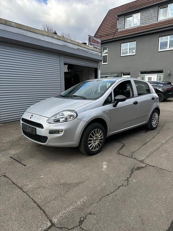 Grau Gebraucht 2018 Fiat Punto Kleinwagen | 5.500 € (Fairer Preis) - Bild 1/4