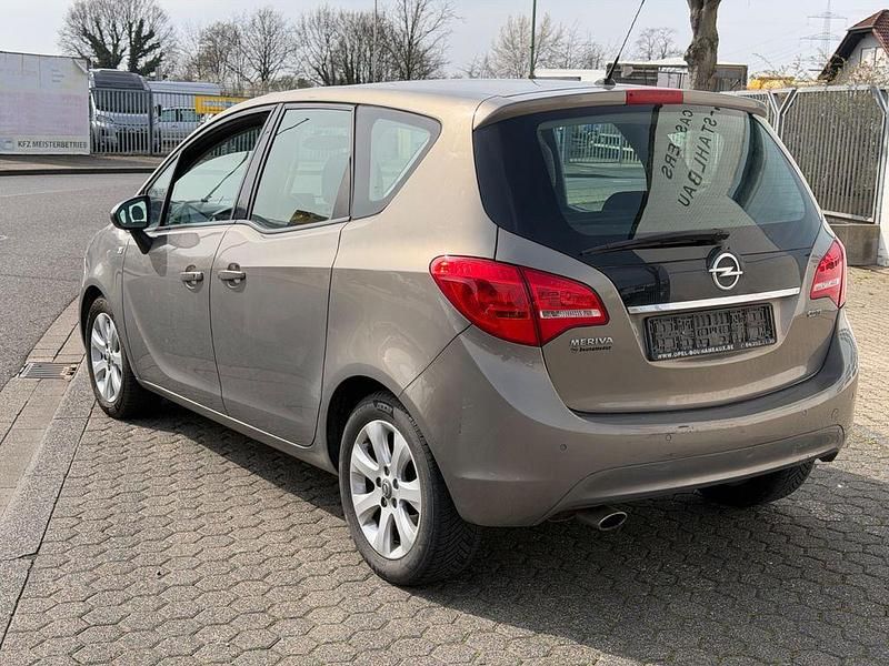 Gebraucht Opel Meriva Edition 110 PS (80 kW) 2014 Braun Van / Kleinbus