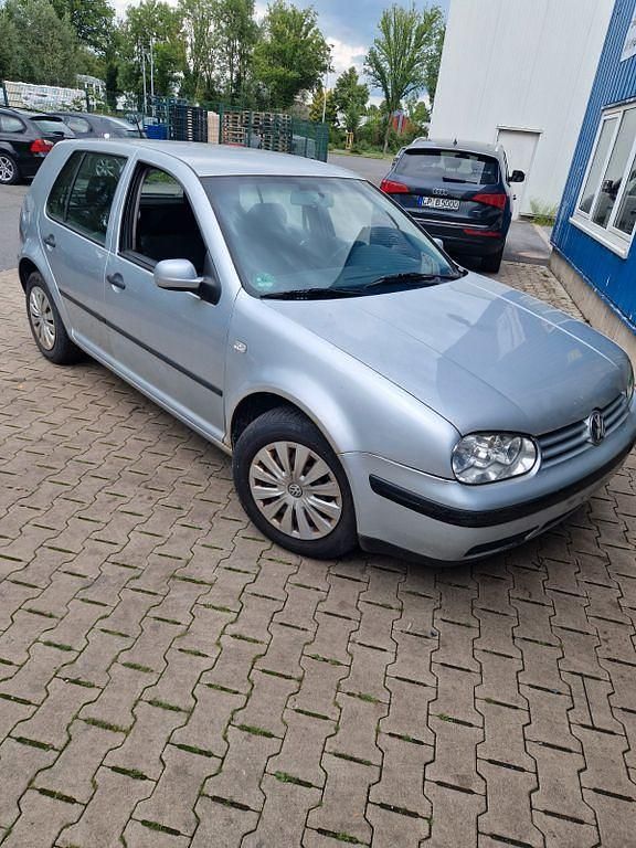 Silber Gebraucht 2003 VW Golf IV Limousine | 800 € (Superpreis) - Bild 1/4
