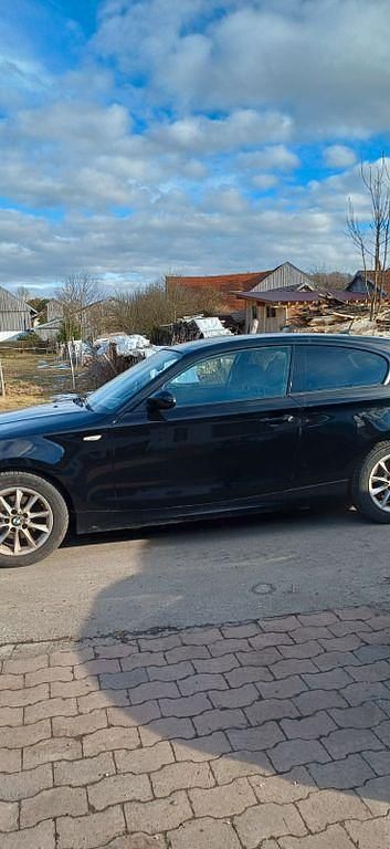 Gebraucht BMW 118 143 PS (105 kW) 2009 Schwarz Kleinwagen