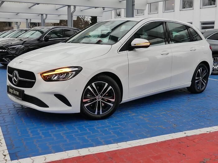 Unilack polarweiß Gebraucht 2024 Mercedes B180 Progressive Van / Kleinbus | 31.980 € (Fairer Preis) - Bild 1/4