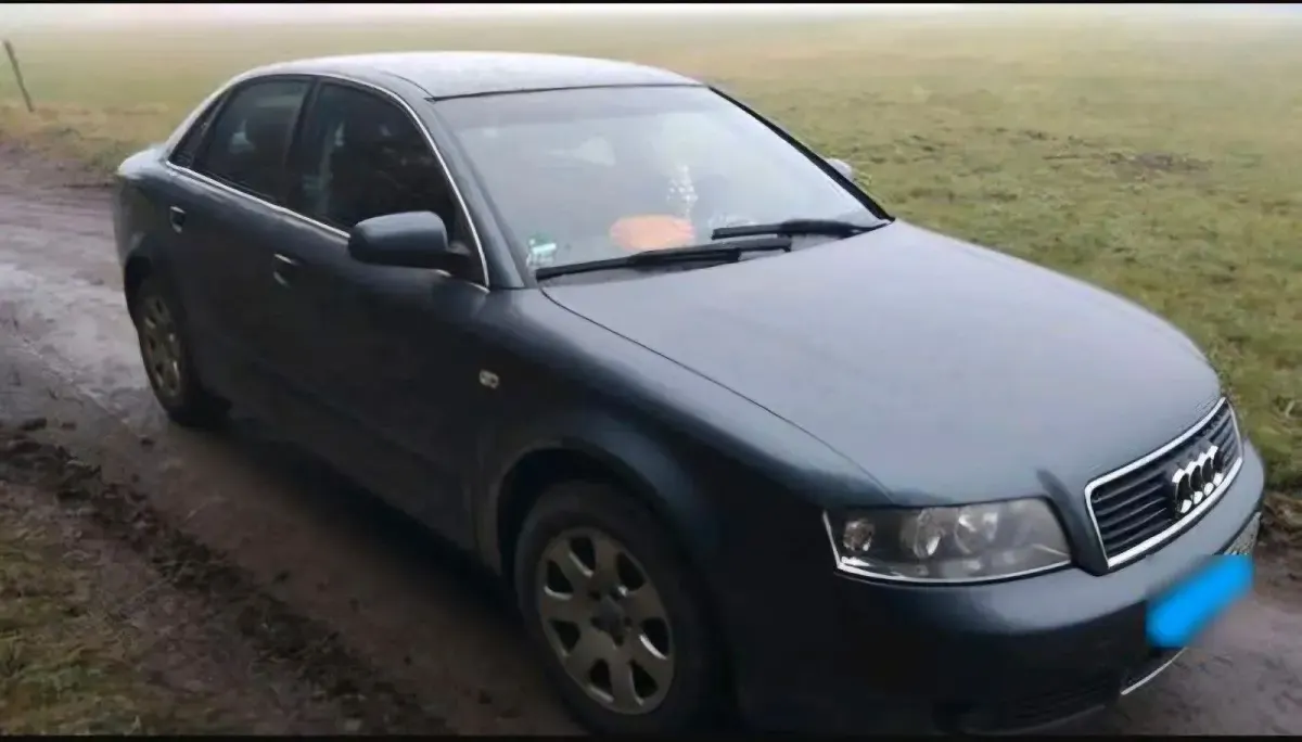 Gebraucht Audi A4 131 PS (96 kW) 2001 Blau Limousine