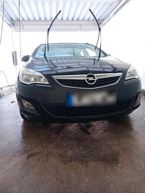 Gebraucht Opel Astra 95 PS (69 kW) 2011 Schwarz Kombi