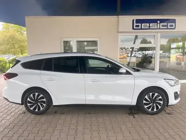 Neu Ford Focus Titanium 125 PS (91 kW) 2025 Frostweiß (weiss) Kombi