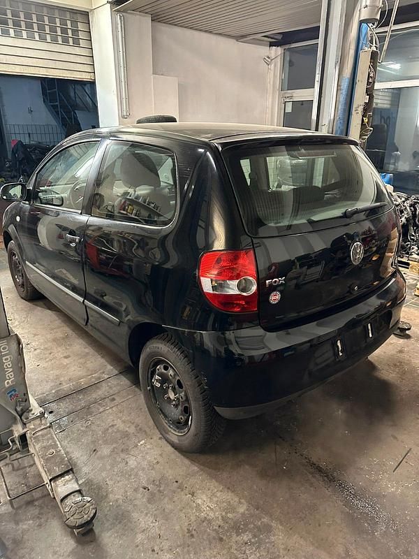 Second-hand VW Fox 60 CP (44 kW) 2008 Negru Hatchback