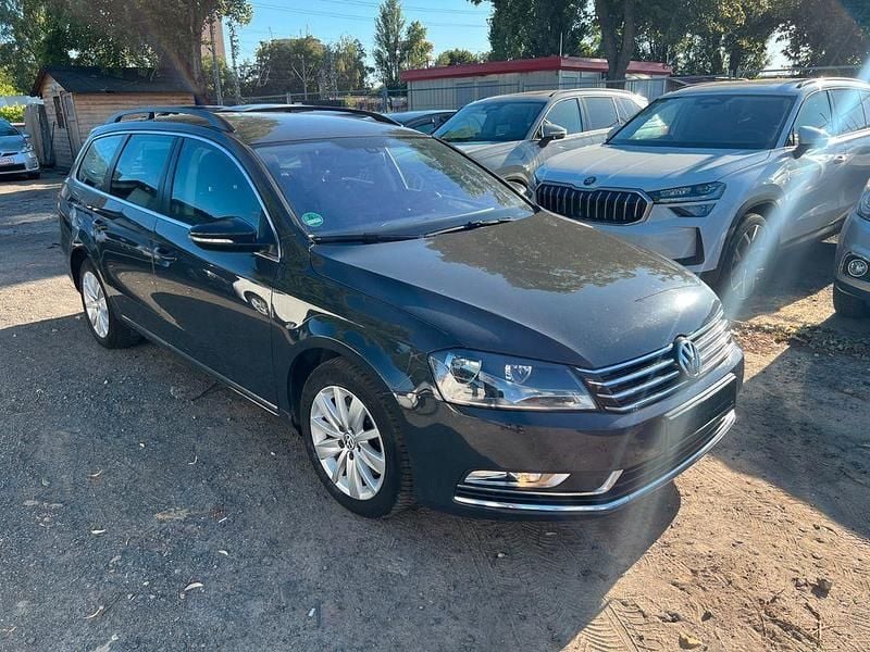 Grau Gebraucht 2011 VW Passat Comfortline Kombi | 4.700 € (Fairer Preis) - Bild 1/4
