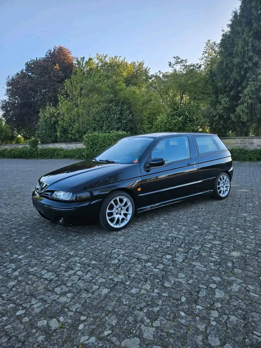 Second-hand Alfa Romeo 145 2001 Verde Hatchback