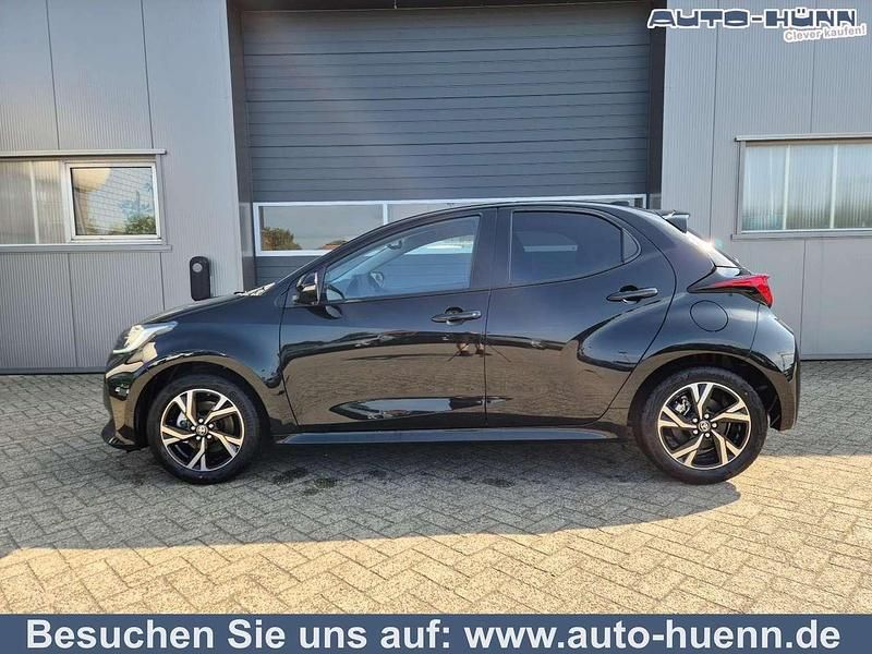 Mysticschwarz metallic Neu 2025 Toyota Yaris Hybrid Kleinwagen | 22.990 € (Guter Preis) - Bild 1/4