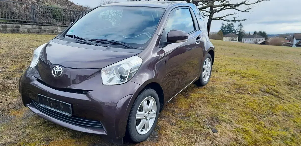 Gebraucht Toyota iQ 68 PS (50 kW) 2009 Violet Kleinwagen