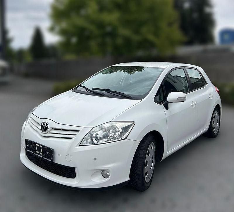 Gebraucht Toyota Auris Edition 99 PS (72 kW) 2012 Weiß Limousine