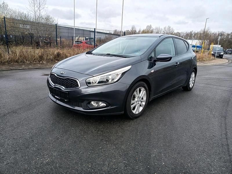 Gebraucht Kia Ceed 135 PS (99 kW) 2012 Grau Kleinwagen