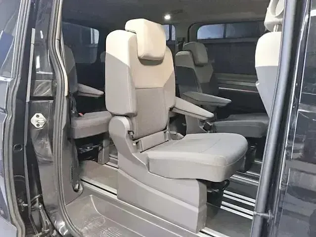 Gebraucht VW Multivan 150 PS (110 kW) 2023 Schwarz Van / Kleinbus