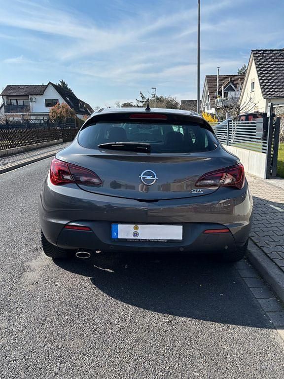 Gebraucht Opel Astra GTC Innovation 140 PS (102 kW) 2012 Grau Coupé