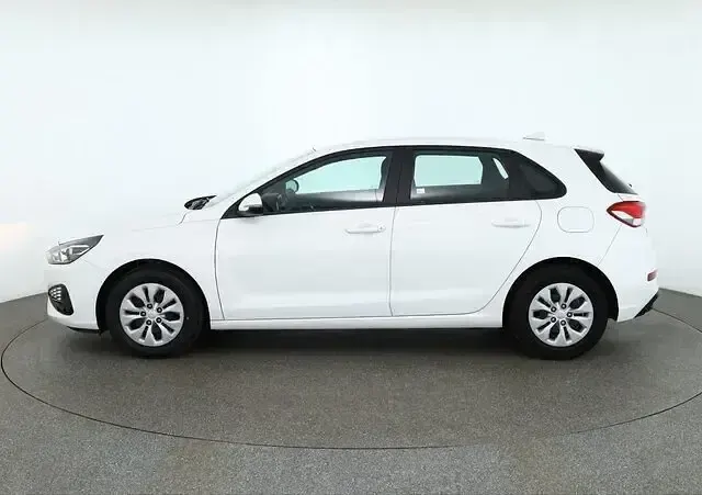 Gebraucht Hyundai i30 Pure 110 PS (80 kW) 2021 Weiß Limousine
