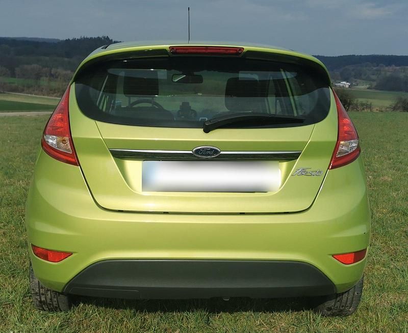 Gebraucht Ford Fiesta Titanium 95 PS (69 kW) 2011 Grün Kleinwagen