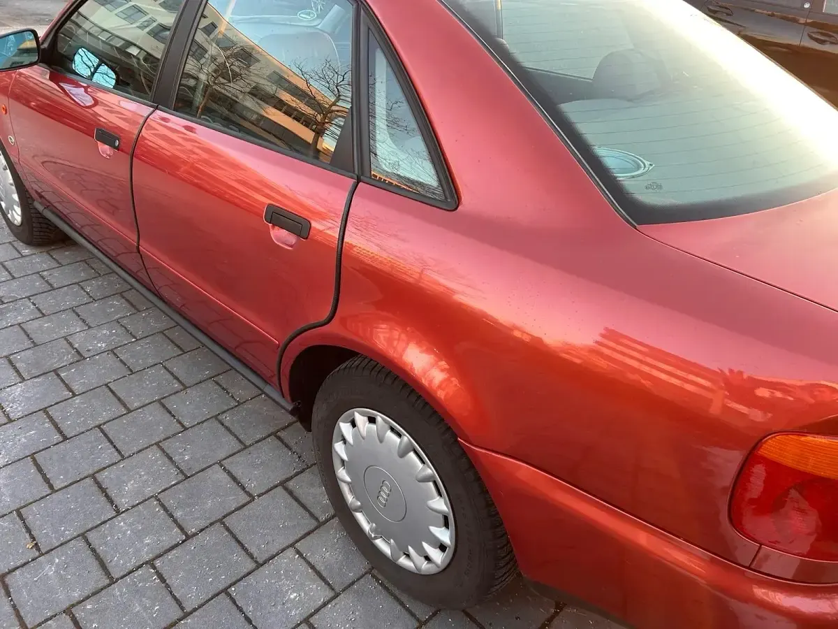 Używany Audi A4 1995 Czerwony Sedan/Limuzyna