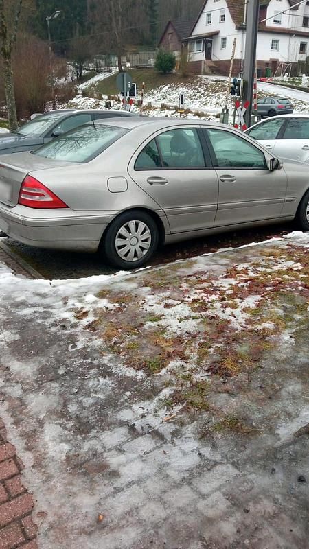 Gebraucht Mercedes C220 150 PS (110 kW) 2004 Andere farben Limousine