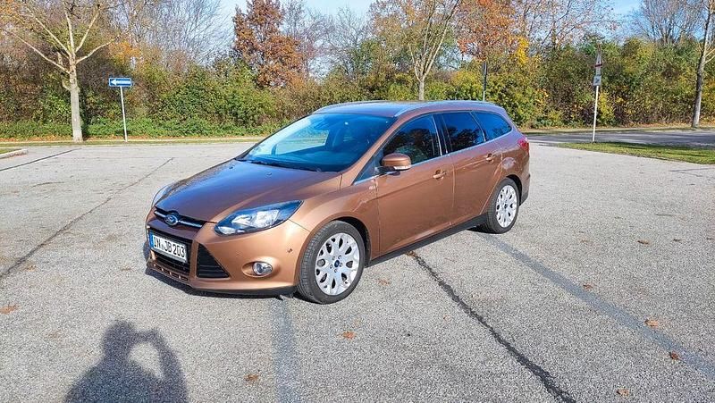 Gebraucht Ford Focus Titanium 125 PS (91 kW) 2014 Braun Limousine