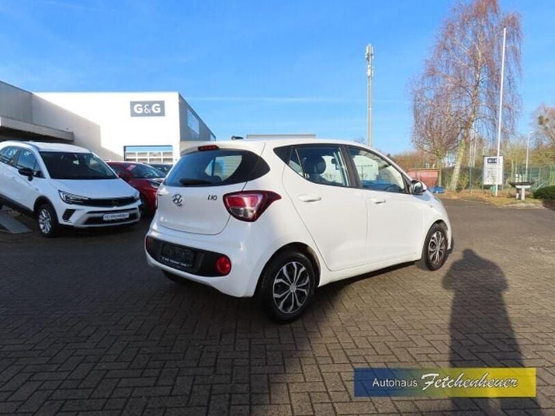 Gebraucht Hyundai i10 67 PS (49 kW) 2017 Weiß Kleinwagen