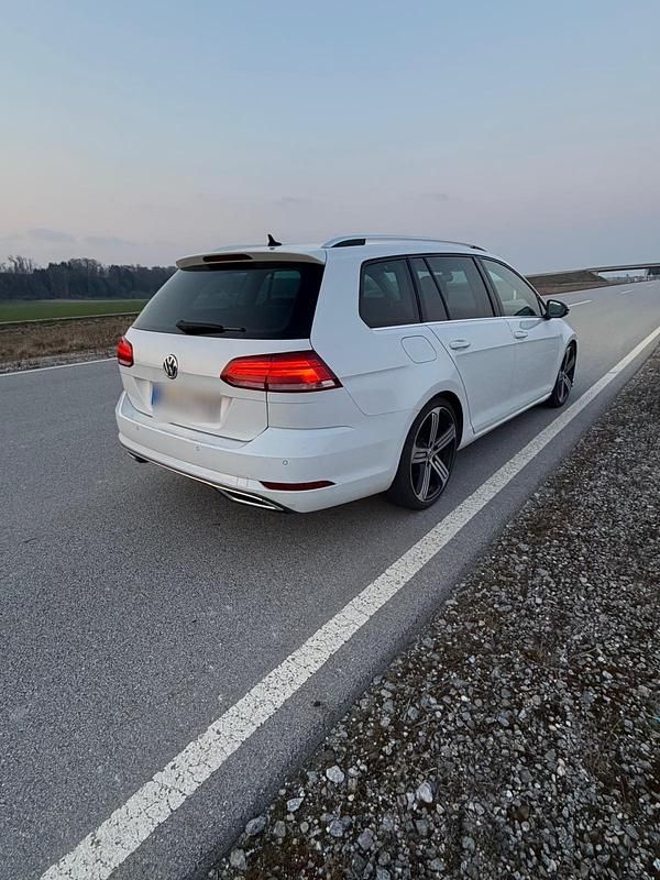 Second-hand VW Golf VII 150 CP (110 kW) 2018 Alb Break