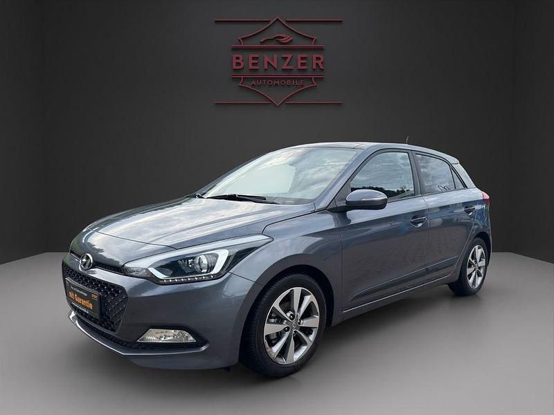 Grau Gebraucht 2017 Hyundai i20 Limousine | 9.950 € (Fairer Preis) - Bild 1/3