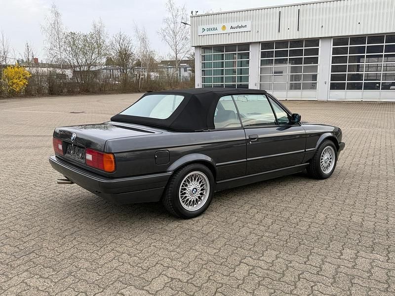Gebraucht BMW 318 Cabriolet 113 PS (83 kW) 1992 Schwarz Cabrio