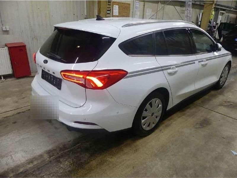 Gebraucht Ford Focus Cool & Connect 120 PS (88 kW) 2021 Frozen white (metallic) Kombi