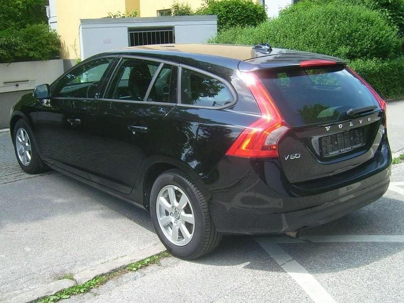 Gebraucht Volvo V60 Kinetic 114 PS (83 kW) 2011 Schwarz Kombi
