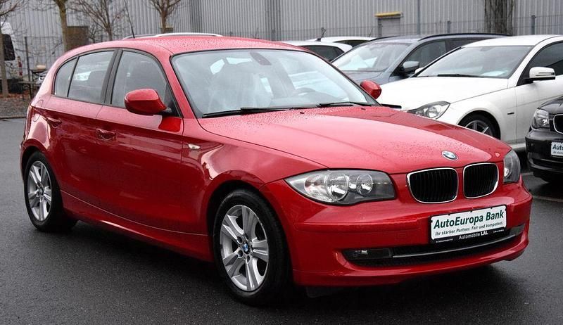 Gebraucht BMW 118 Advantage 143 PS (105 kW) 2011 Rot Kleinwagen