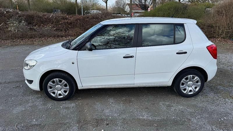 Gebraucht Skoda Fabia Active 60 PS (44 kW) 2014 Weiß Kleinwagen