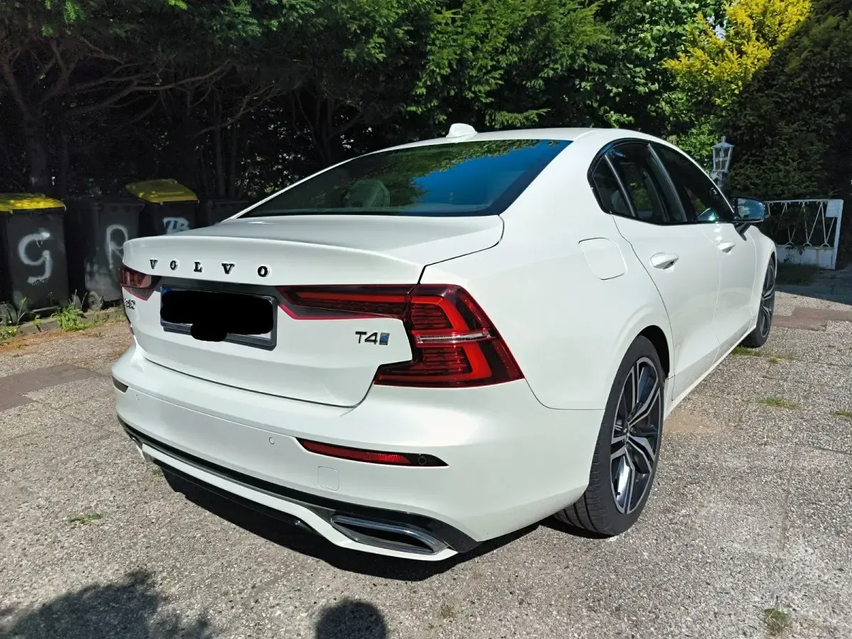 Gebraucht Volvo S60 R-Design 190 PS (139 kW) 2020 Weiß Limousine