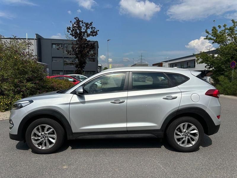 Gebraucht Hyundai Tucson 132 PS (97 kW) 2015 Silber SUV
