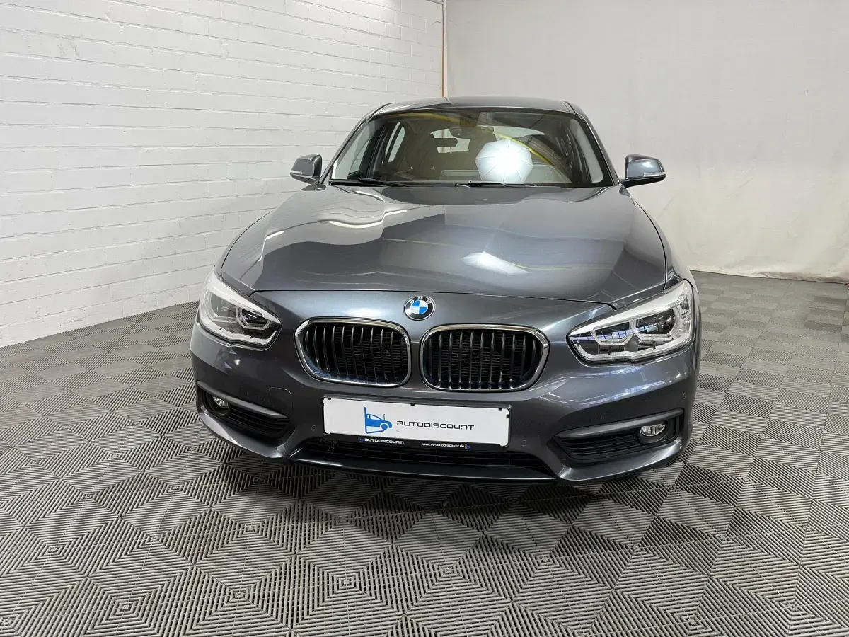 Gebraucht BMW 118 Advantage 136 PS (100 kW) 2018 Mineralgrau metallic Kleinwagen