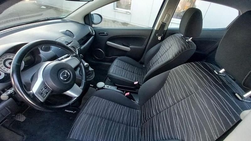 Gebraucht Mazda 2 75 PS (55 kW) 2009 Limousine