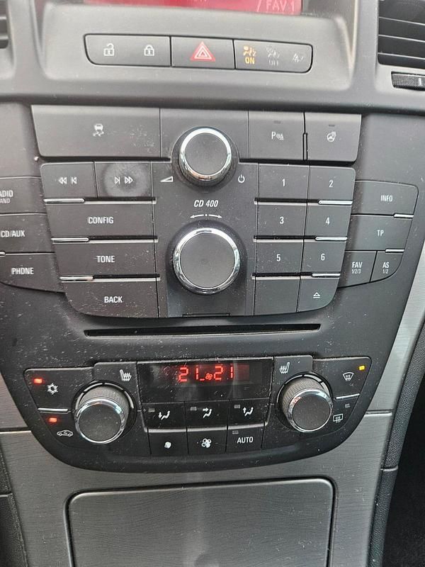 Gebraucht Opel Insignia 131 PS (96 kW) 2013 Schwarz Kombi