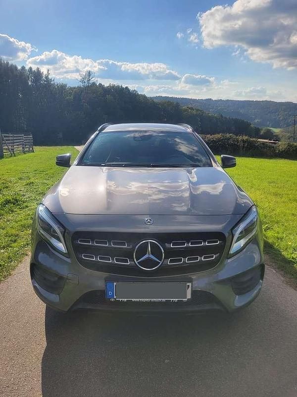Gebraucht 2017 Mercedes GLA180 AMG line SUV | 18.000 € (Fairer Preis) - Bild 1/4