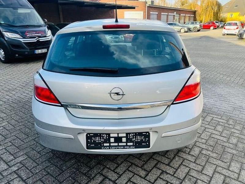 Gebraucht Opel Astra Elegance 105 PS (77 kW) 2005 Gold Limousine