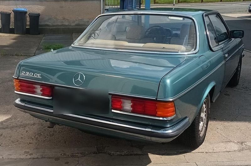 Gebraucht Mercedes 230 136 PS (100 kW) 1983 Blau Coupé