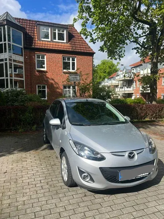Gebraucht Mazda 2 Center-Line 84 PS (61 kW) 2011 Silber Kleinwagen