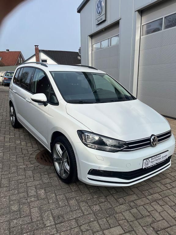 Gebraucht VW Touran Comfortline 150 PS (110 kW) 2019 Weiß Van / Kleinbus