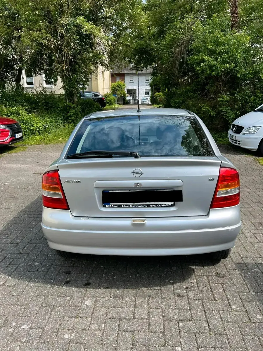 Gebraucht Opel Astra 84 PS (61 kW) 2002 Silber Limousine